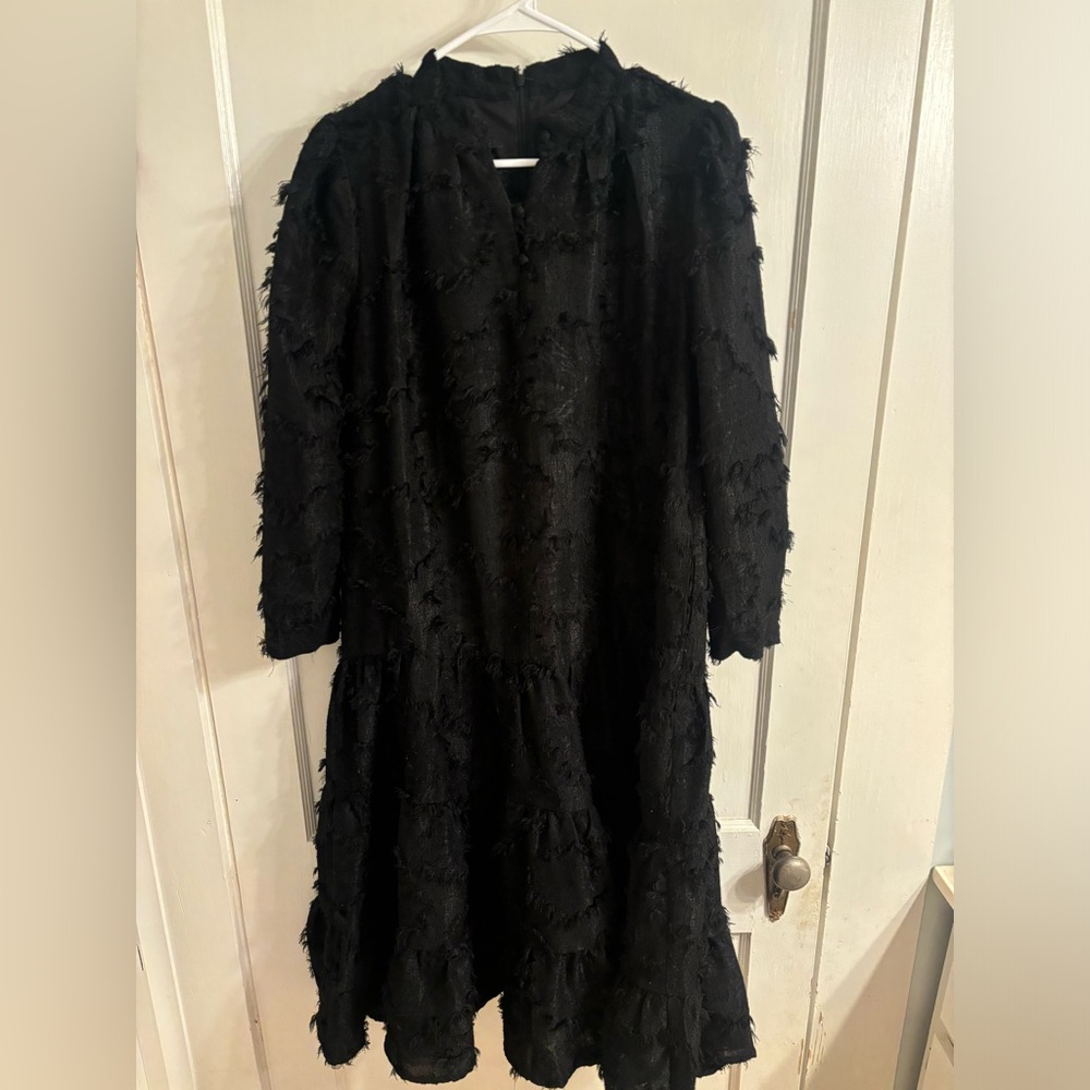 Elegant Black Textured Dress - Picture 2 of 5